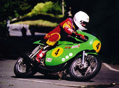 Steve Linsdell on his way to second place in the 2006 Senior Manx Grand Prix